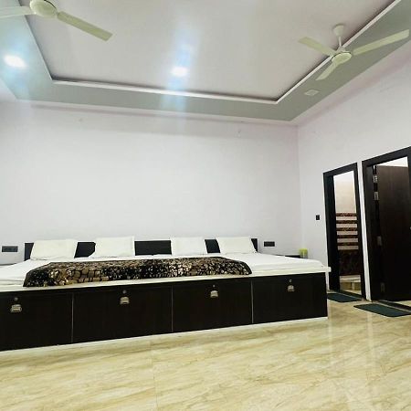 Hotel Rudra Residency Near Railway Station Matura Exterior foto