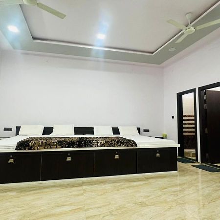 Hotel Rudra Residency Near Railway Station Matura Exterior foto