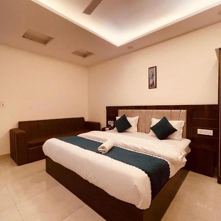 Hotel Rudra Residency Near Railway Station Matura Exterior foto