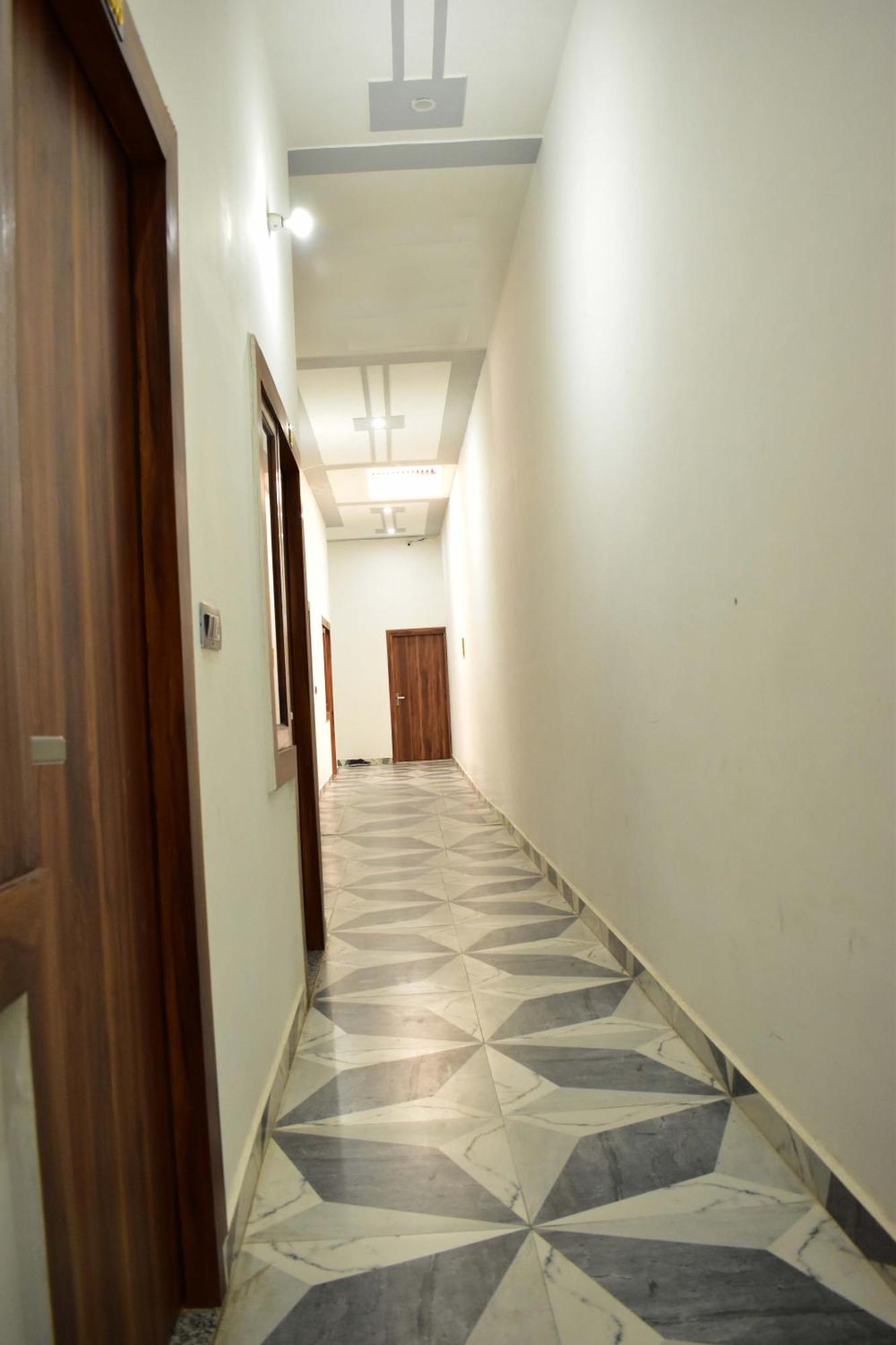 Hotel Rudra Residency Near Railway Station Matura Exterior foto