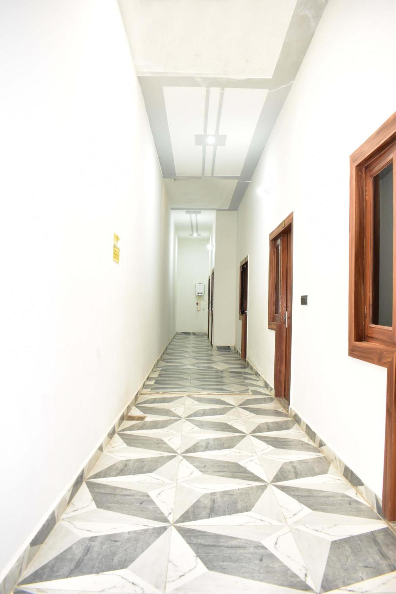 Hotel Rudra Residency Near Railway Station Matura Exterior foto