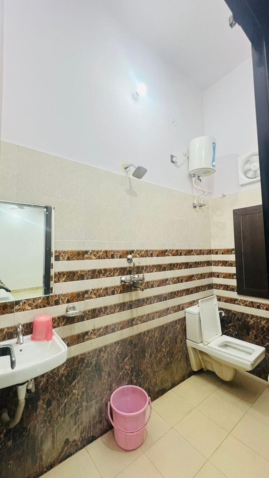 Hotel Rudra Residency Near Railway Station Matura Exterior foto