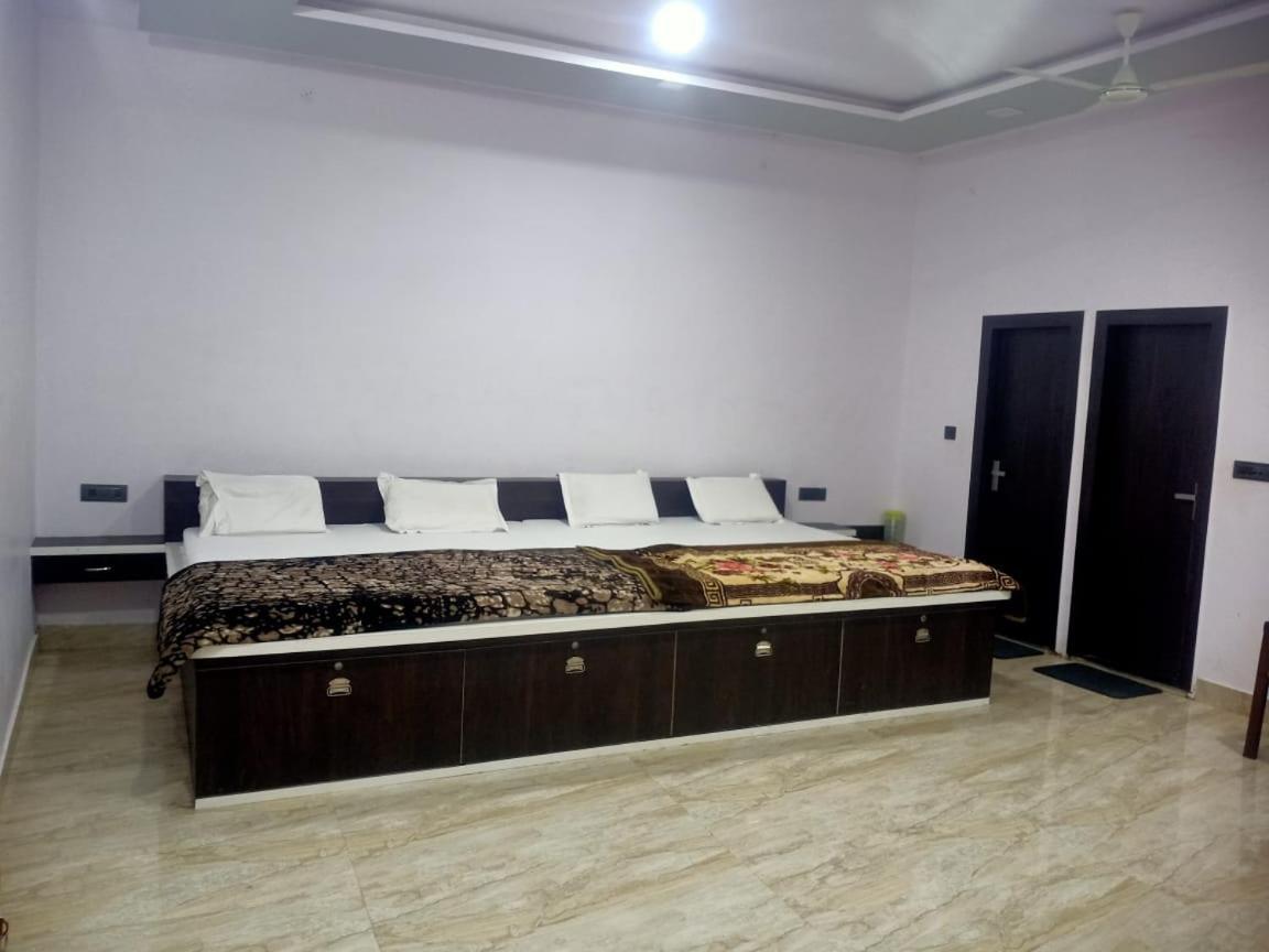 Hotel Rudra Residency Near Railway Station Matura Exterior foto