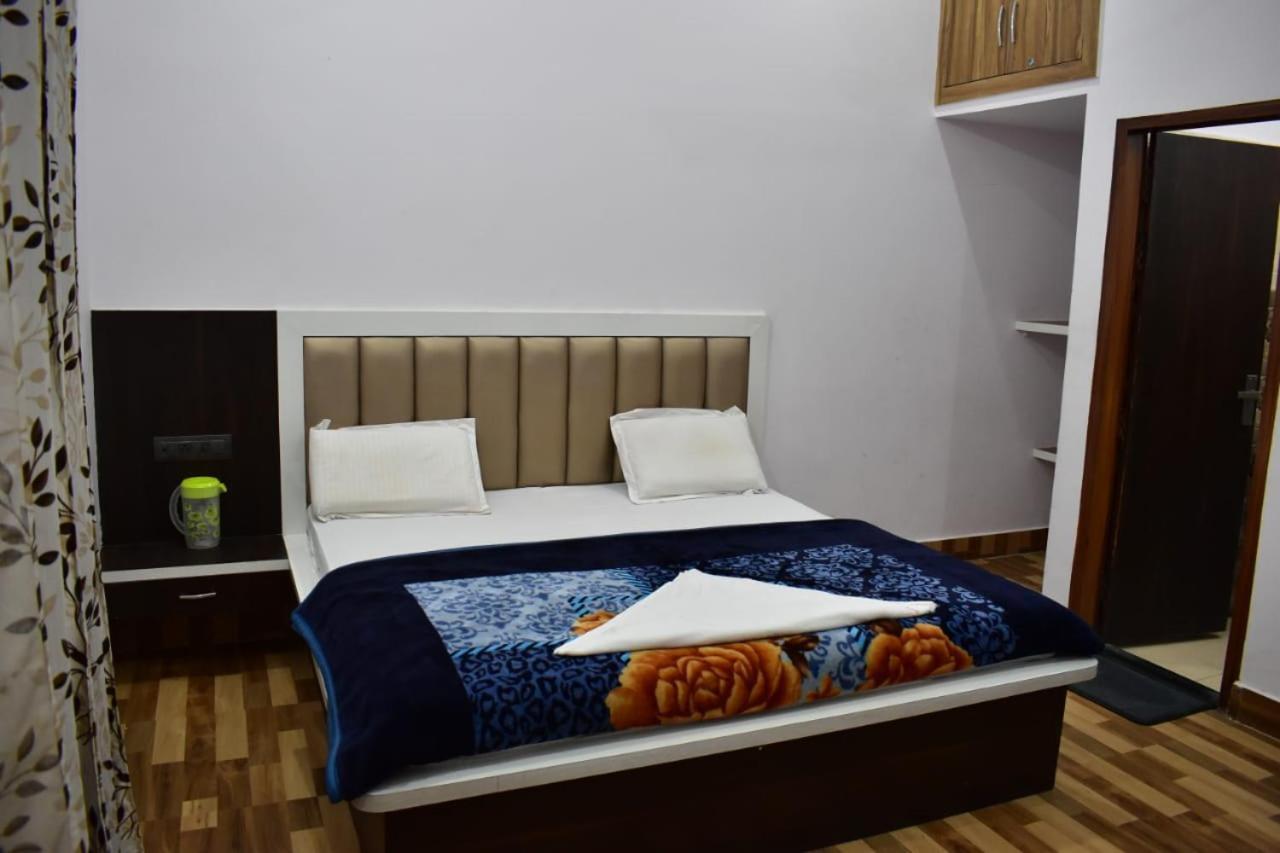 Hotel Rudra Residency Near Railway Station Matura Exterior foto
