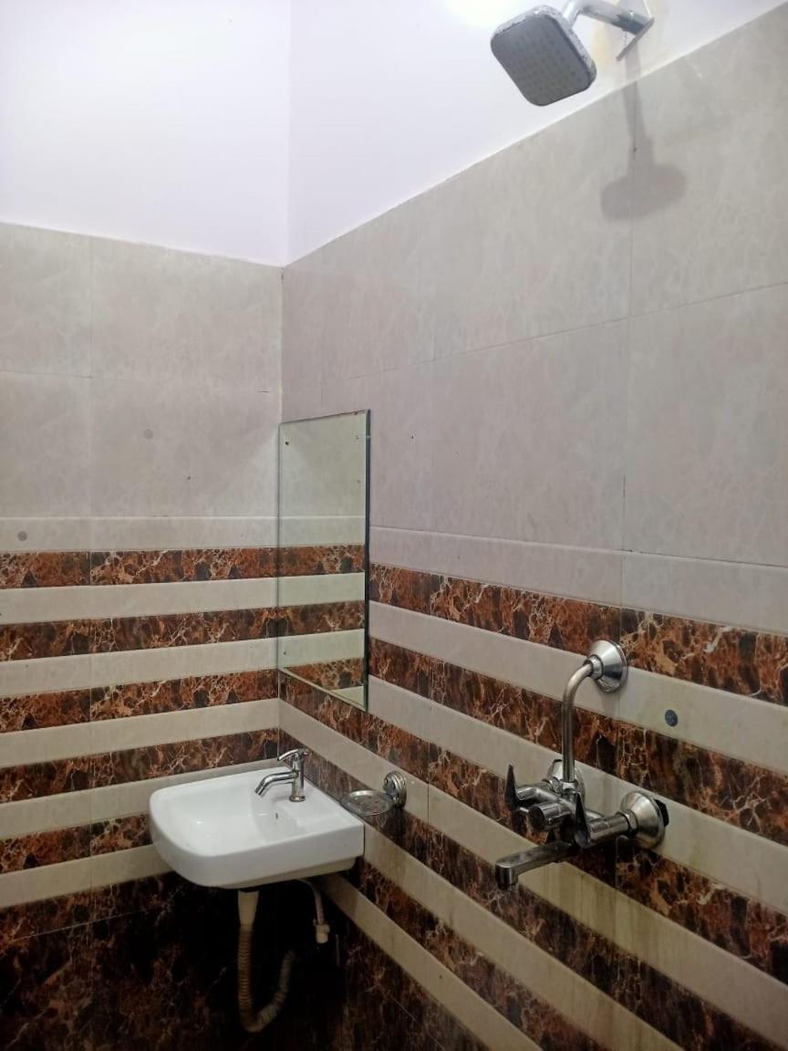 Hotel Rudra Residency Near Railway Station Matura Exterior foto
