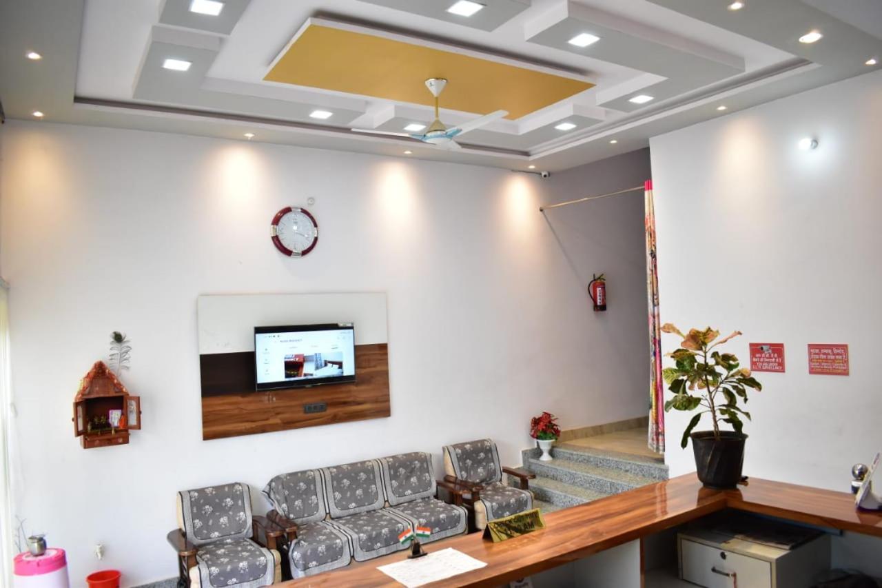 Hotel Rudra Residency Near Railway Station Matura Exterior foto