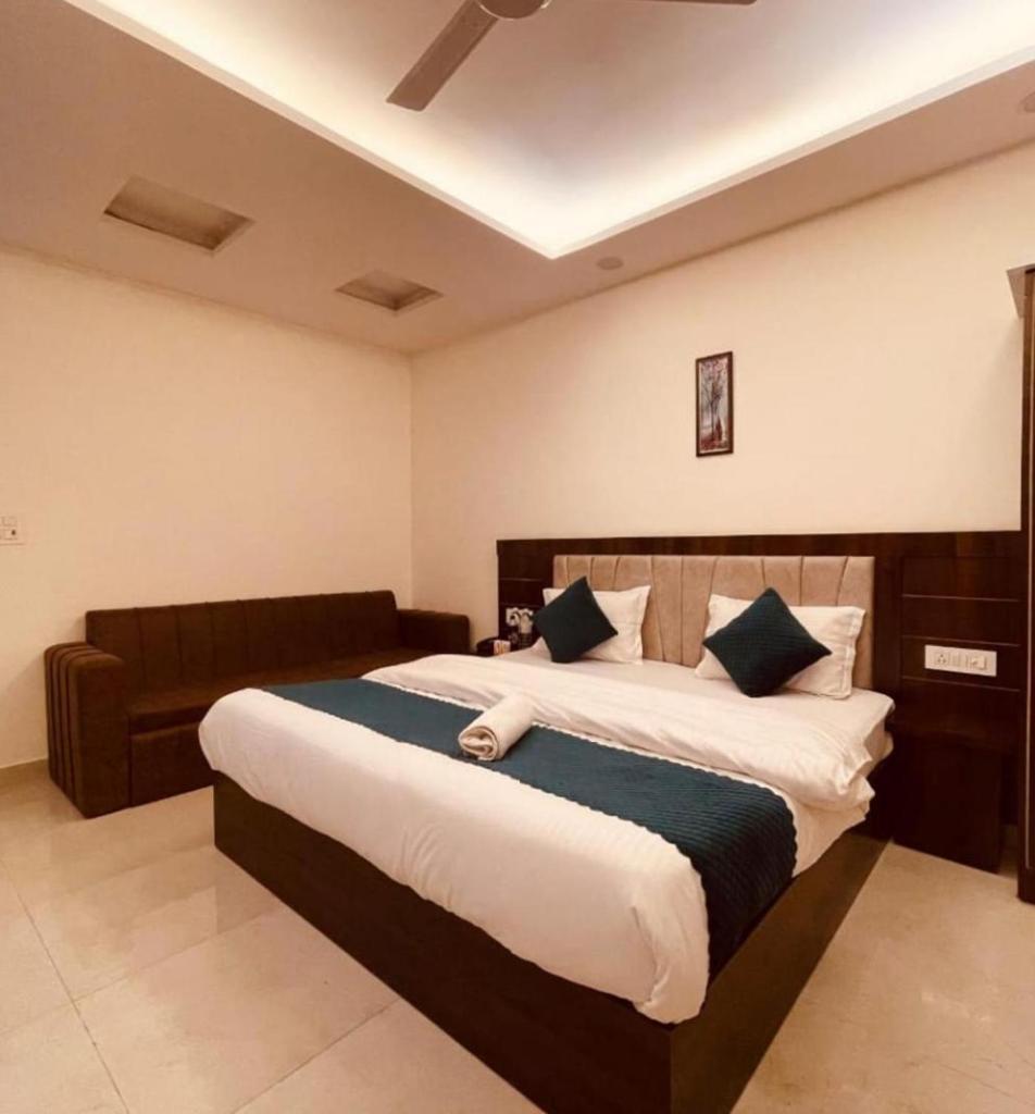 Hotel Rudra Residency Near Railway Station Matura Exterior foto